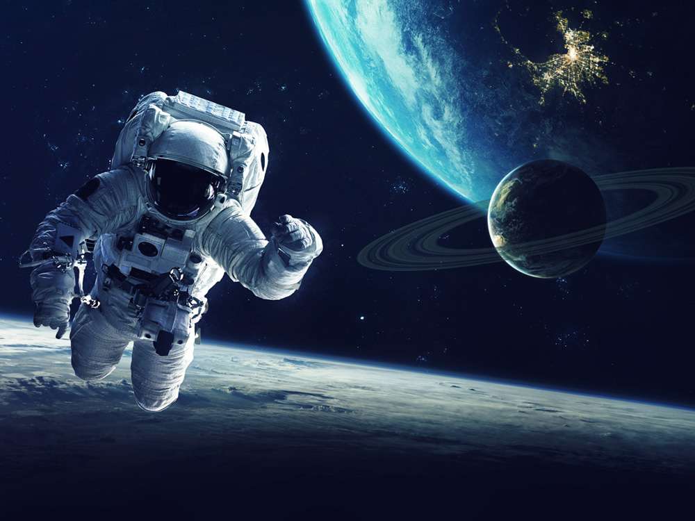 ember az űrben puzzle online fotóról