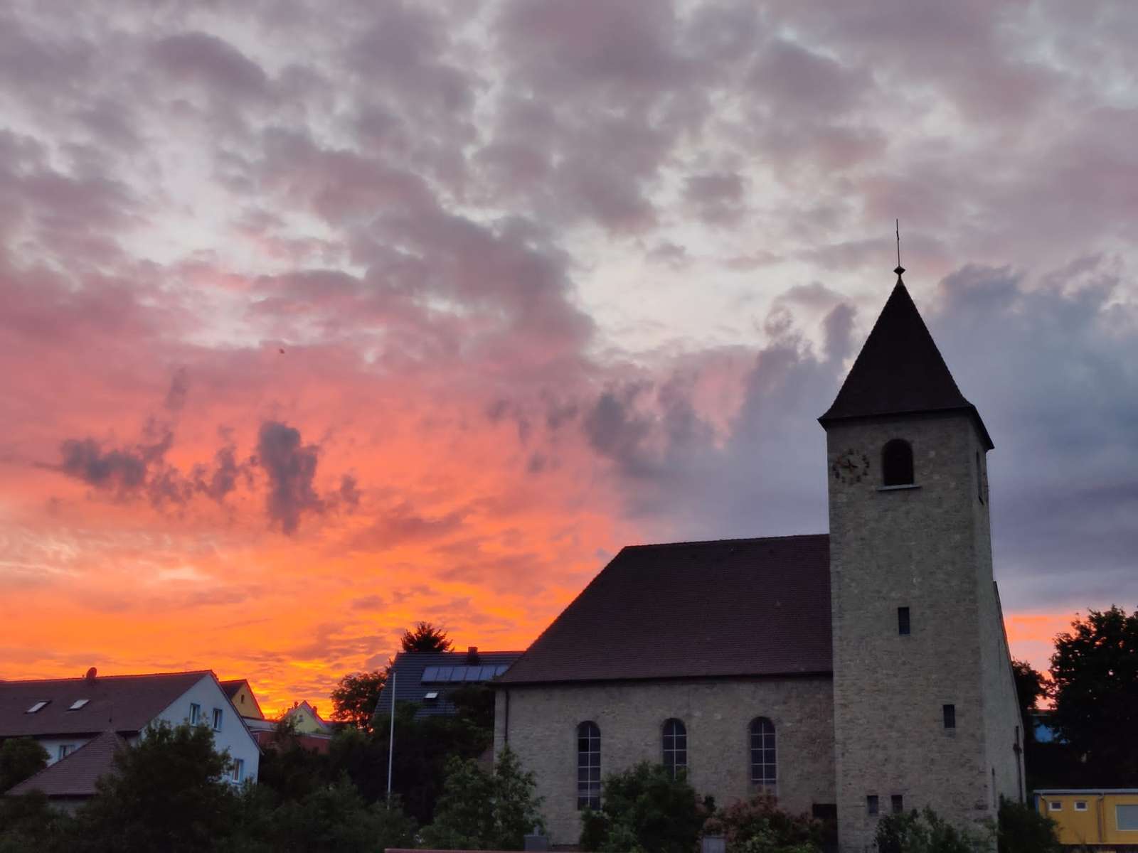 Puesta de sol detrás de la Iglesia de Cristo puzzle online a partir de foto