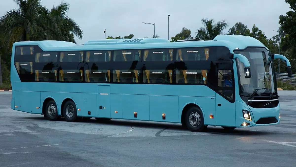 Volvo bus puzzle online from photo