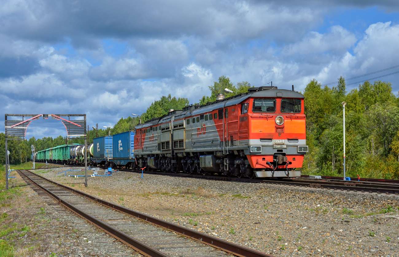 Locomotiva diesel 2TE10M puzzle online a partir de fotografia