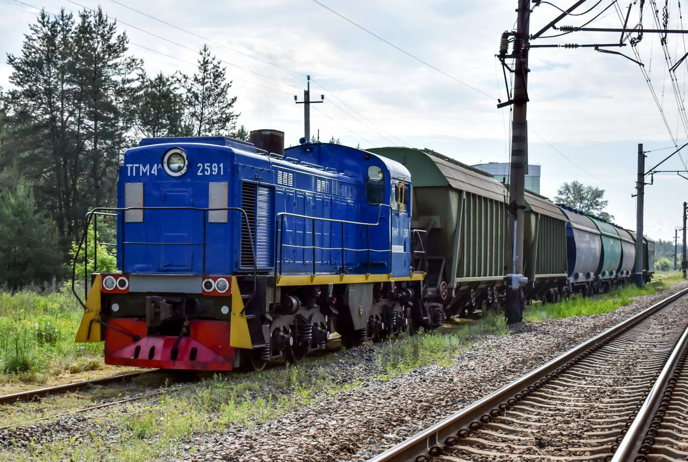 маневрена дизелов локомотив TGM онлайн пъзел