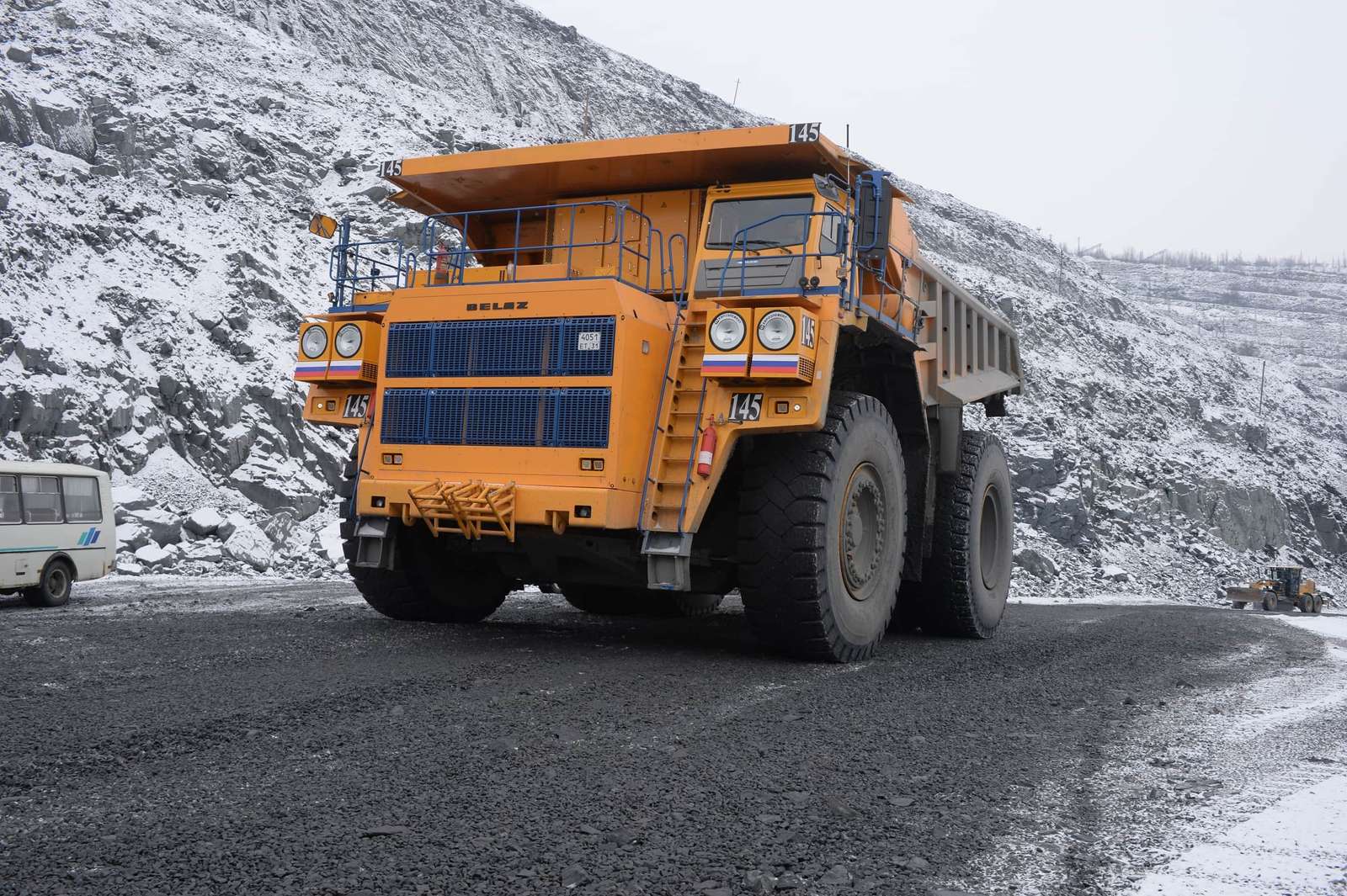 Camión volquete minero BELAZ rompecabezas en línea
