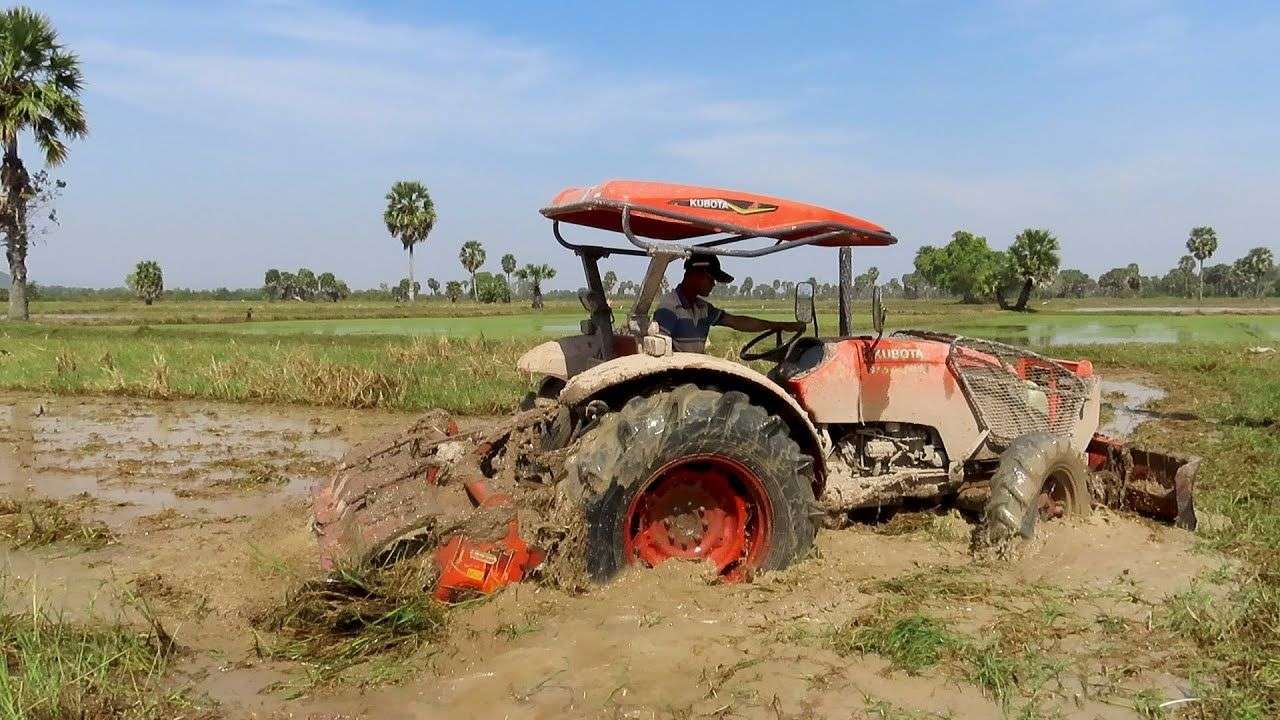 Tractor KUBOTA puzzle online from photo