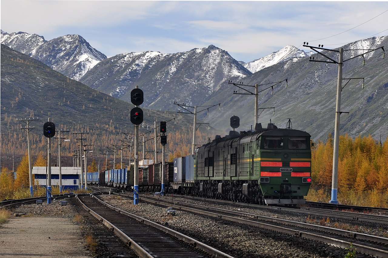 Locomotive diesel 2TE10M puzzle en ligne à partir d'une photo