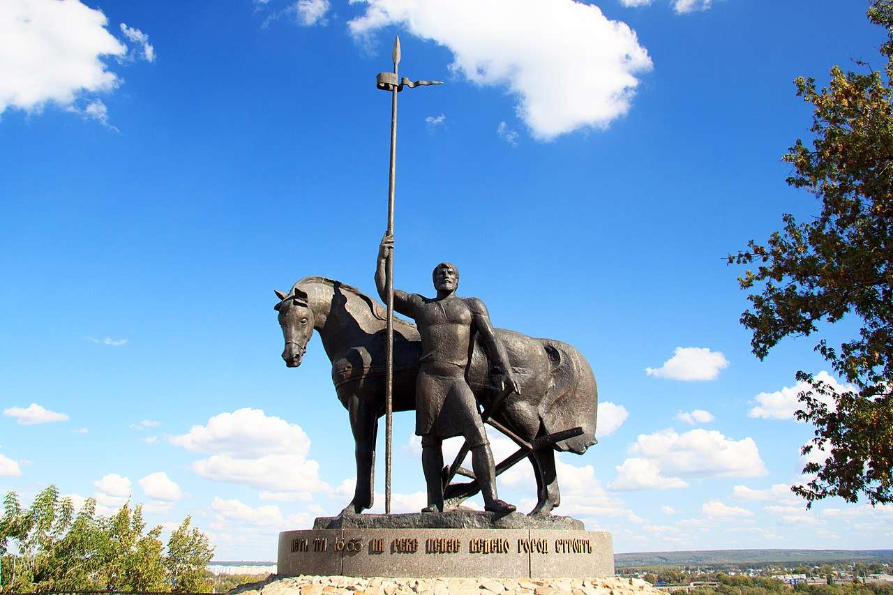 Памятник Первопоселенец пазл онлайн из фото