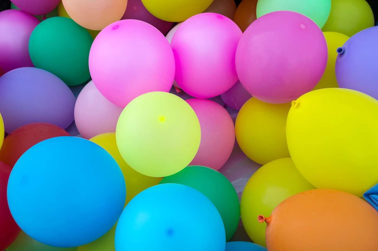 μπαλόνια όλα τα χρώματα παζλ online από φωτογραφία