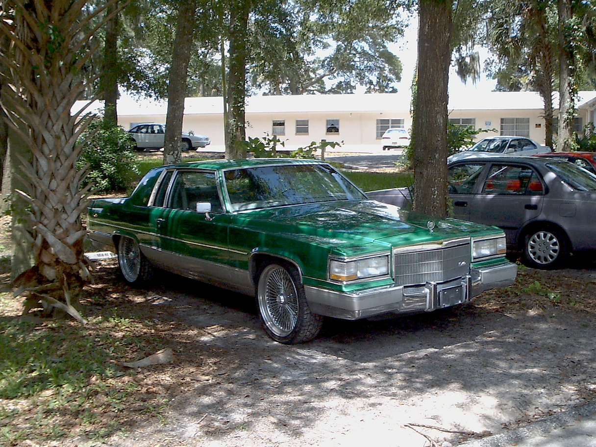 車の緑のキャデラック 写真からオンラインパズル