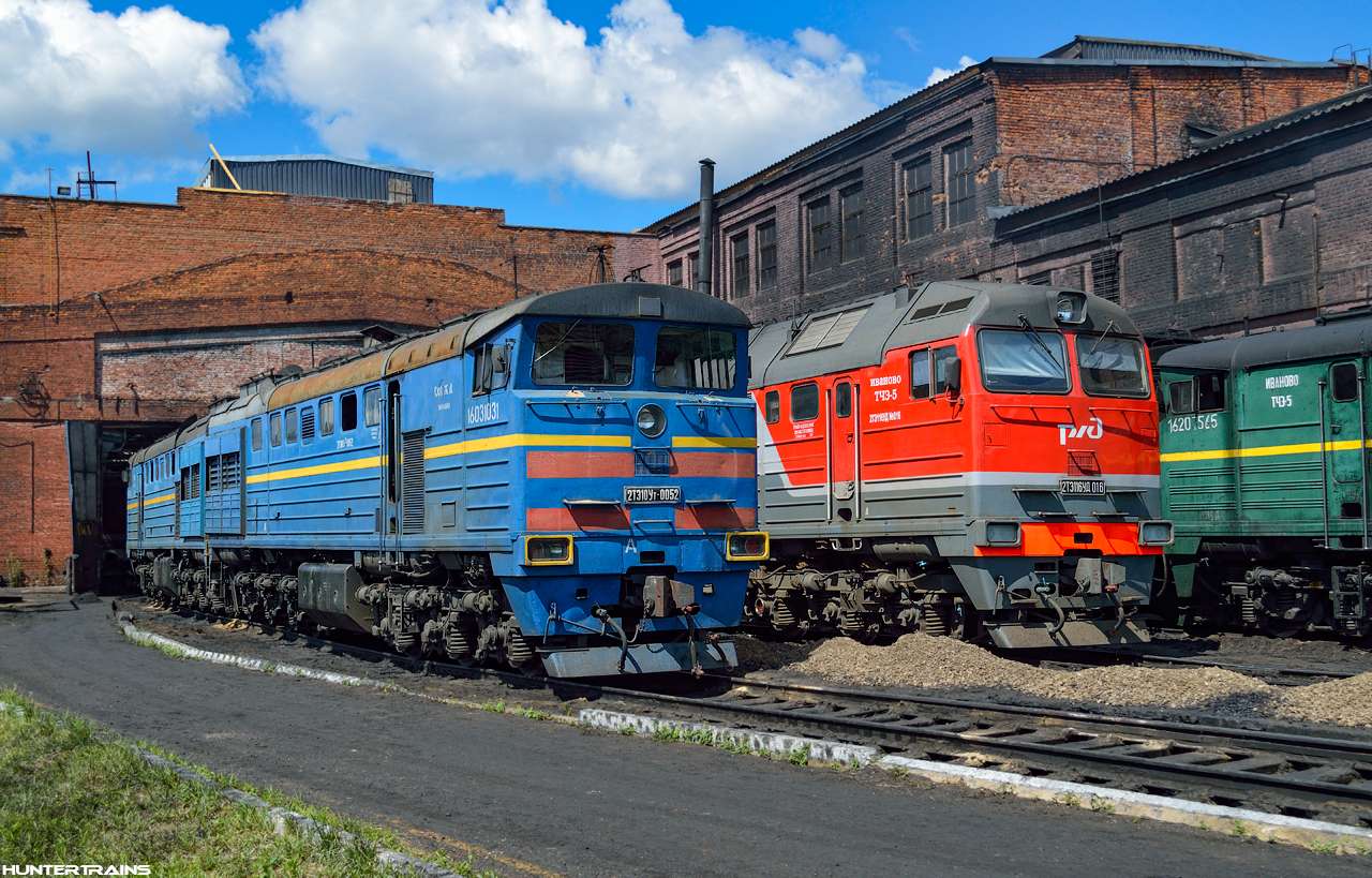 Russian Railways locomotive depot puzzle online from photo