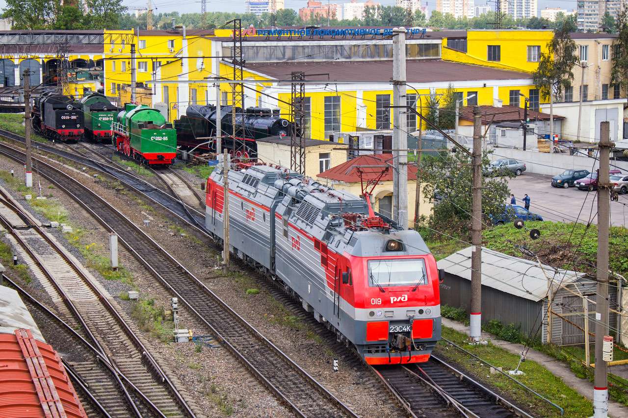 Russian Railways locomotive depot online puzzle