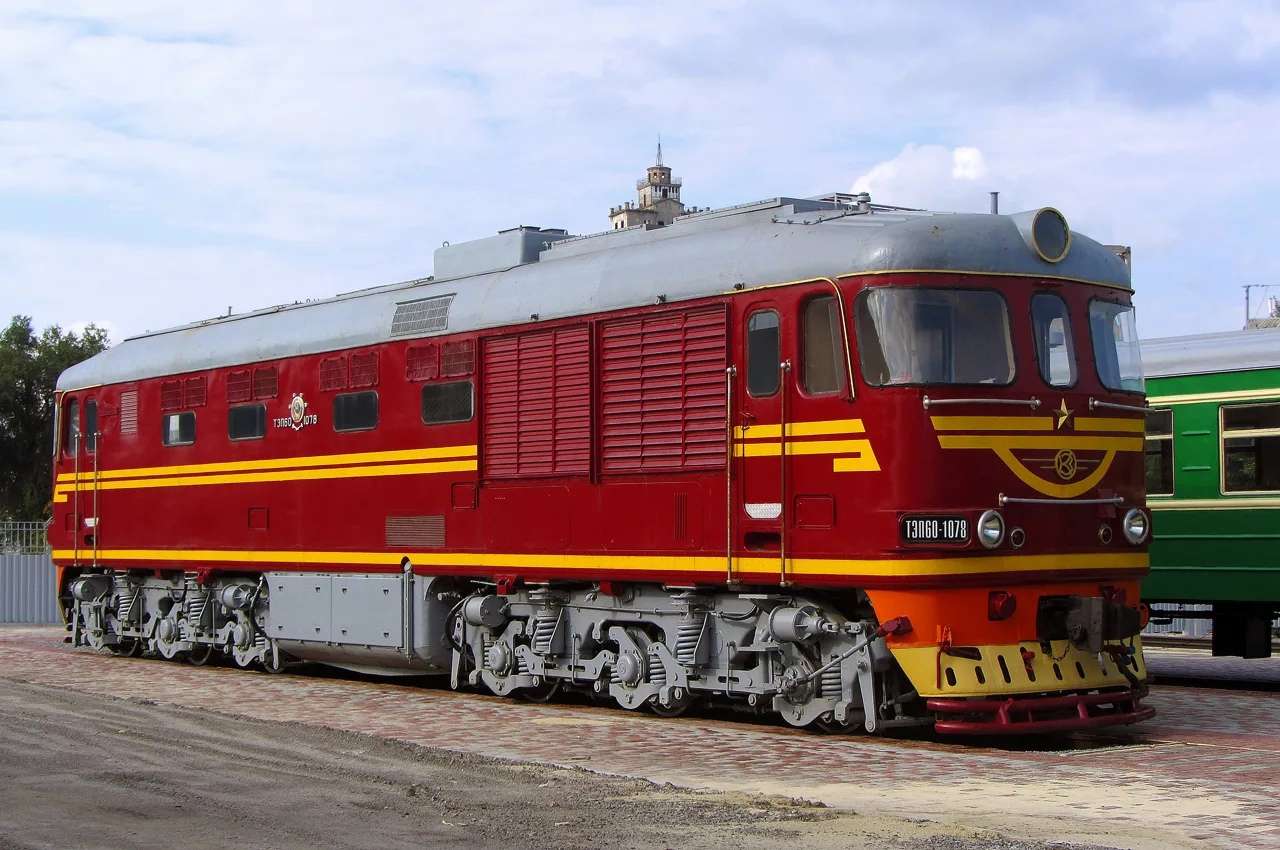 locomotiva a diesel TEP 60 puzzle online a partir de fotografia