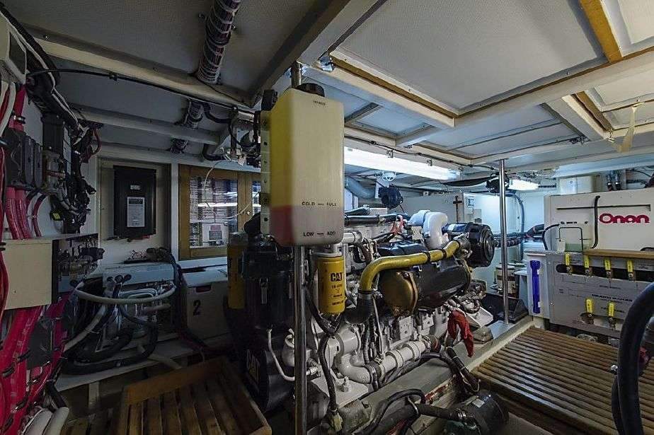 машинно отделение на лодка онлайн пъзел от снимка