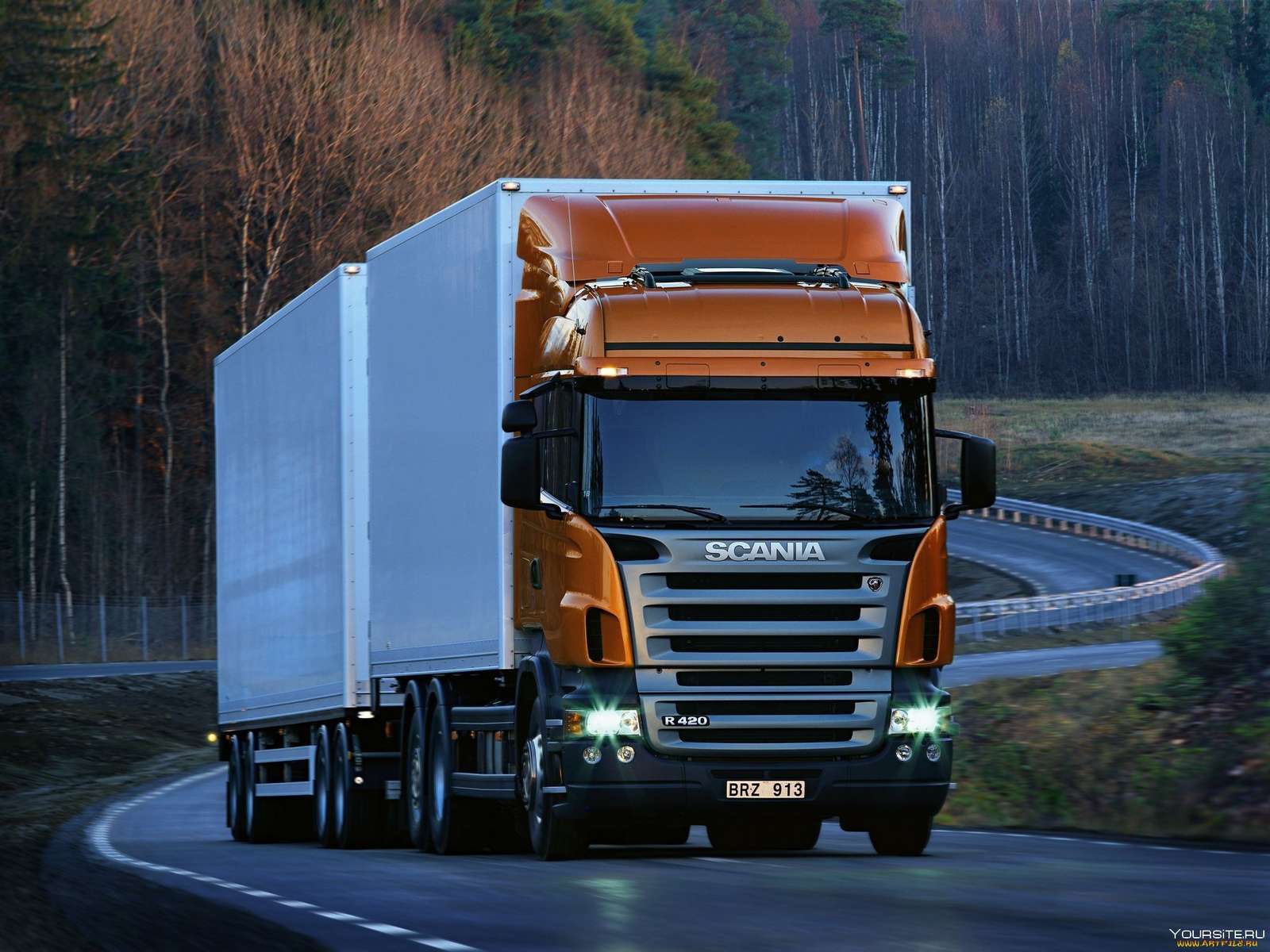 vrachtwagen op de snelweg online puzzel