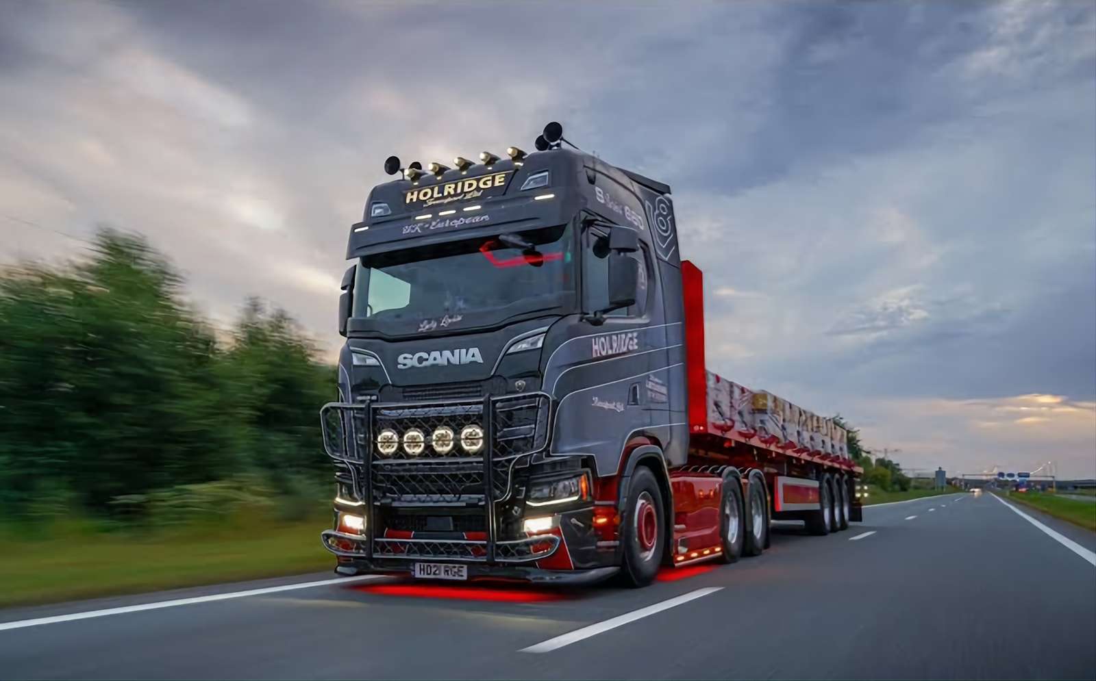 Holridge Scania V8 puzzle online from photo