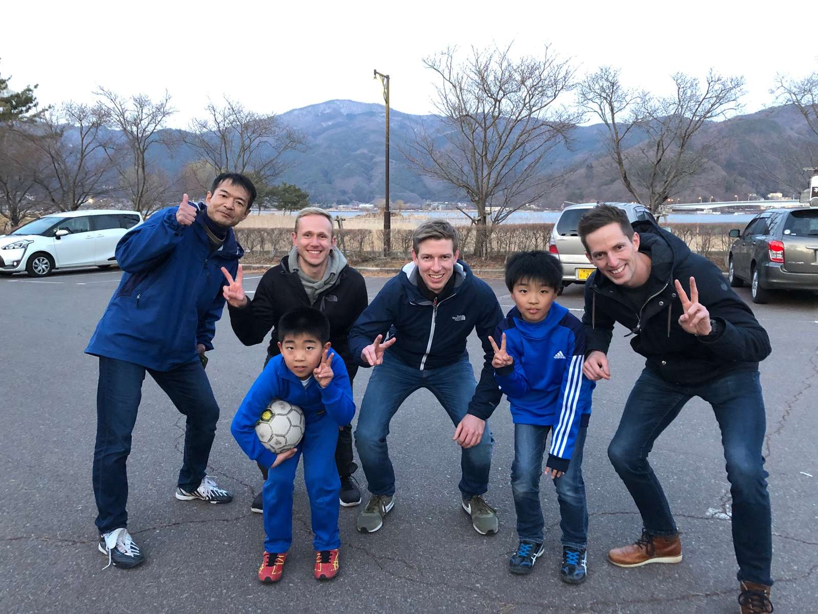 Jens v Japonsku s fotbalovým týmem online puzzle