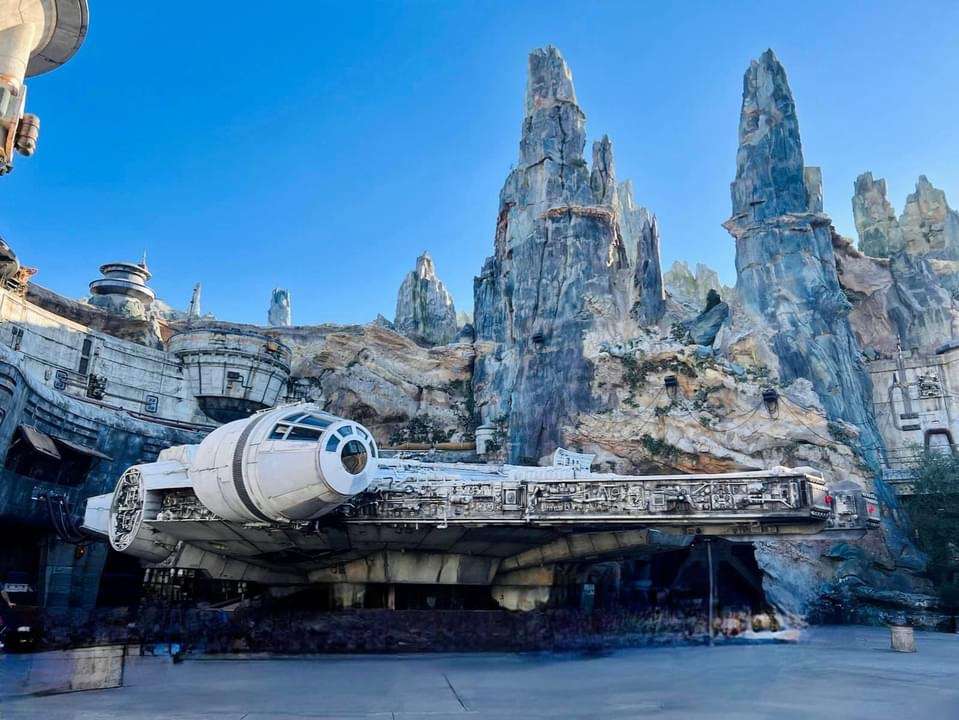 Millennium Falcon at Disneyworld puzzle online from photo
