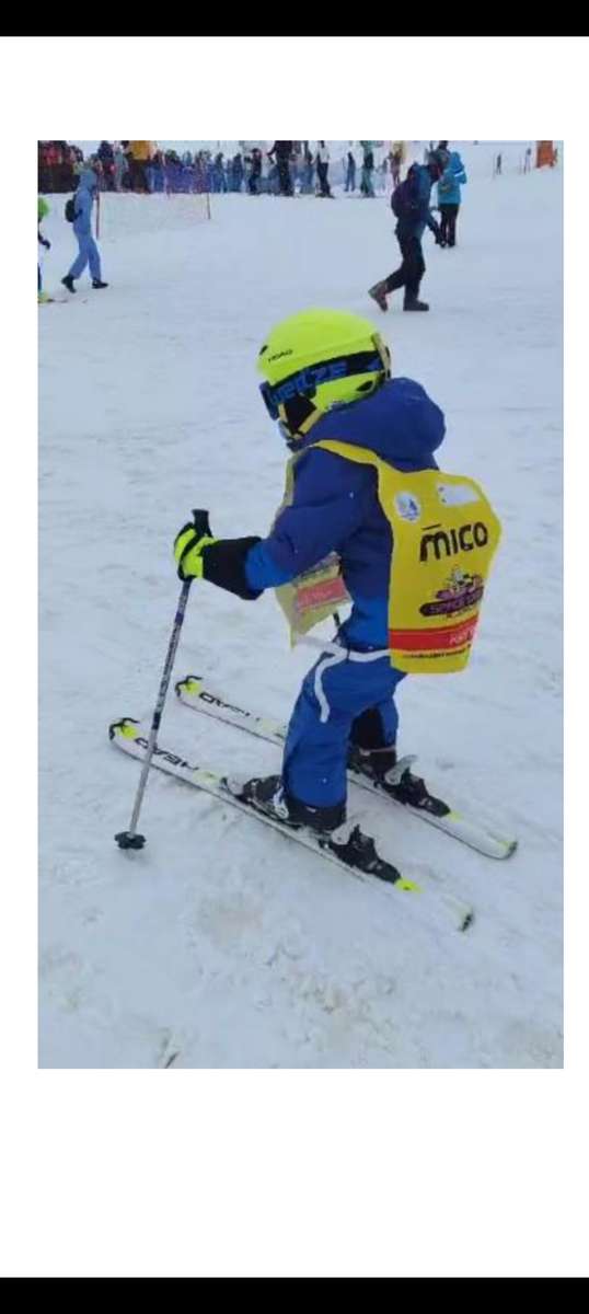 Tro med skidor pussel online från foto