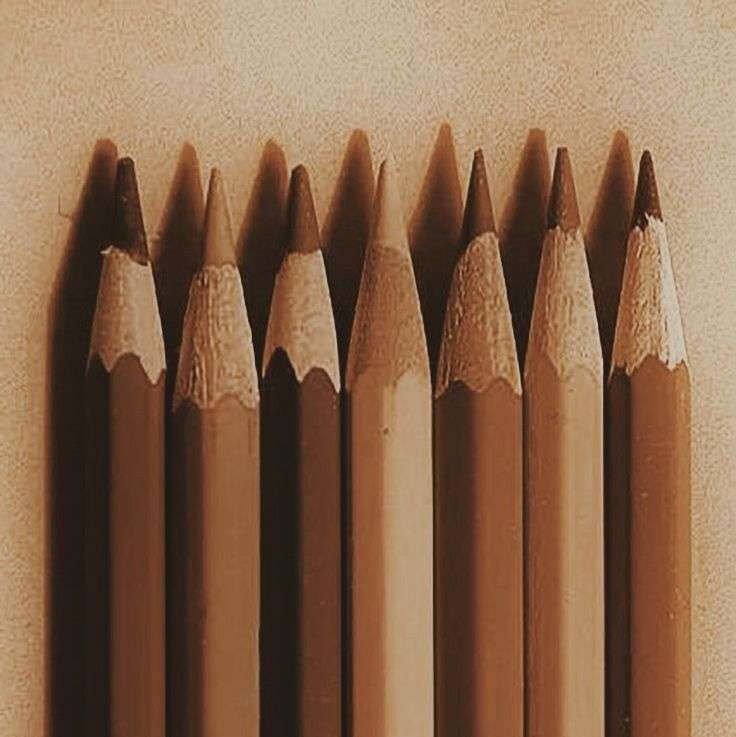 Crayones de lápiz marrón puzzle online a partir de foto