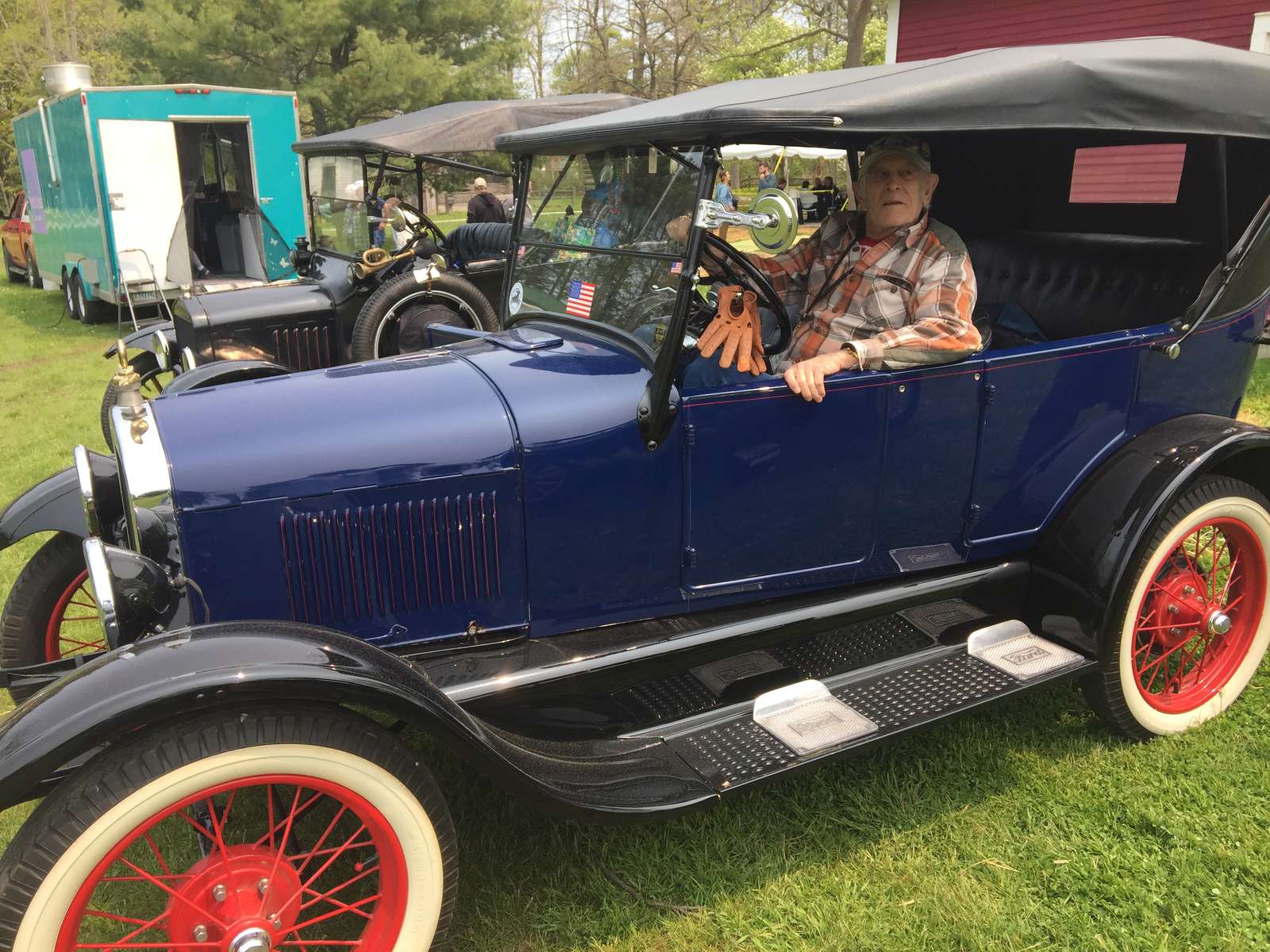 Туристичний автомобіль Ford Model T 1927 року скласти пазл онлайн з фото