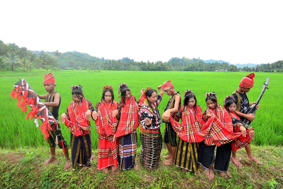 T'boli Ethnic Group παζλ online από φωτογραφία
