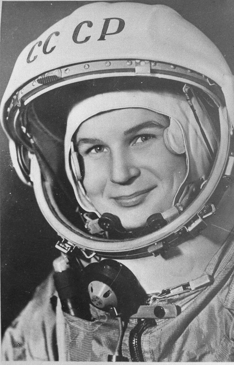 Valentina Tereshkova puzzle online a partir de fotografia