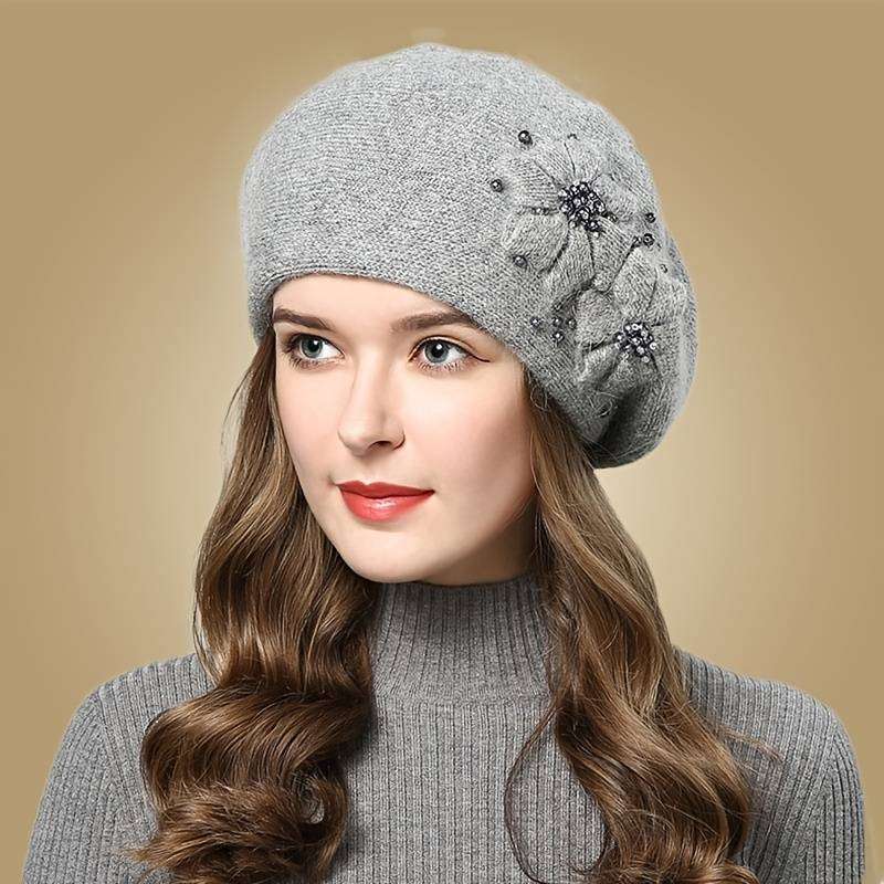 WOMEN'S HAT puzzle online from photo