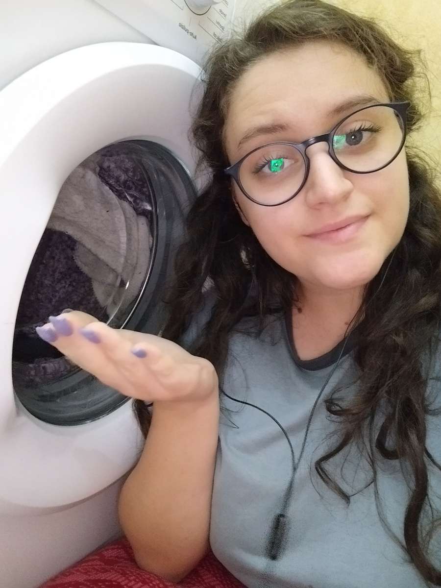 Eine Frau und ihr Waschbecken Online-Puzzle