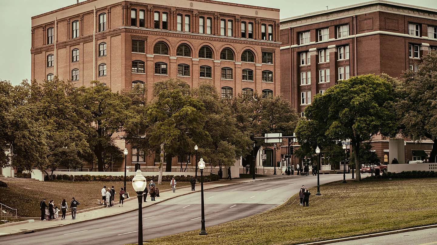 Dealey Plaza puzzle online from photo