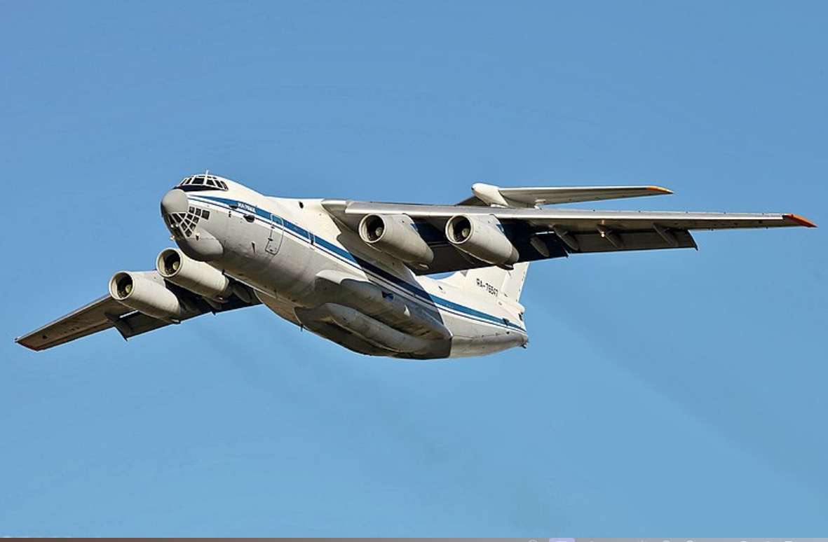 avión il-76 puzzle online a partir de foto