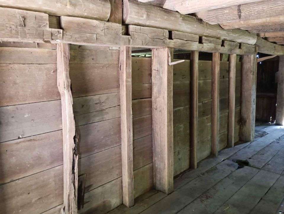 Old Stable puzzle online from photo