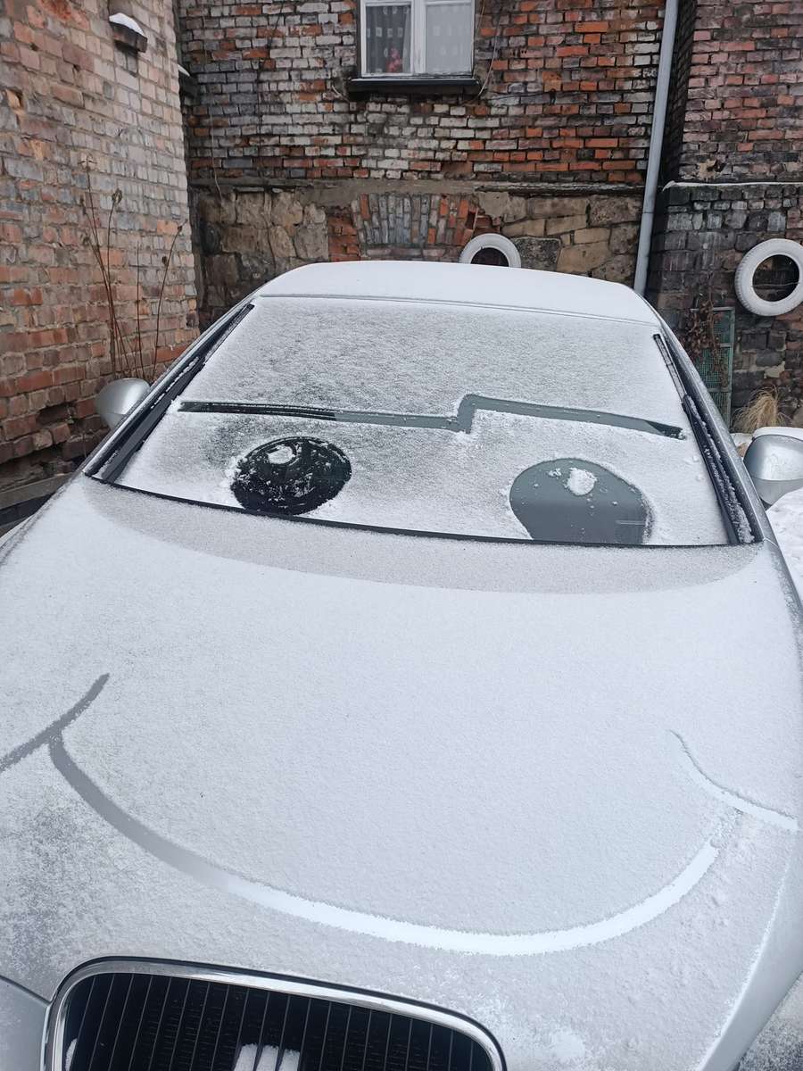 bil rensad från snö Pussel online