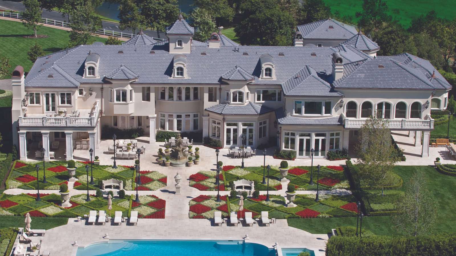 Mansion With Pool puzzle online from photo