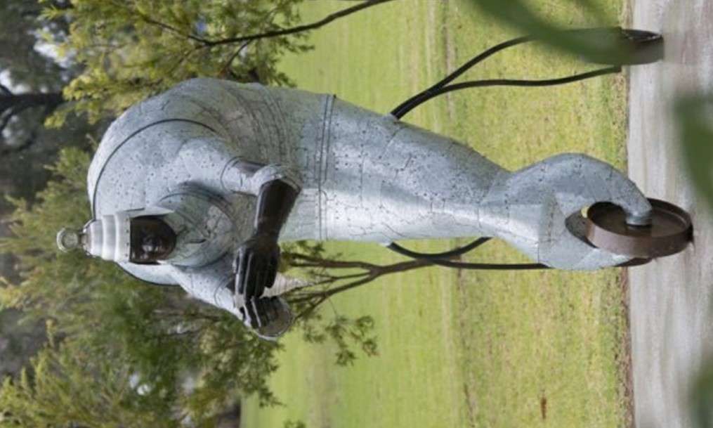Скульптура в парке пазл онлайн из фото