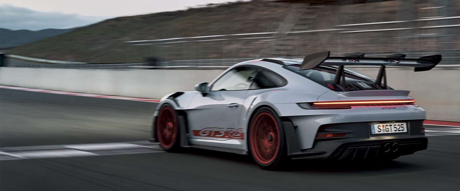 911 GT3 RS puzzle online from photo