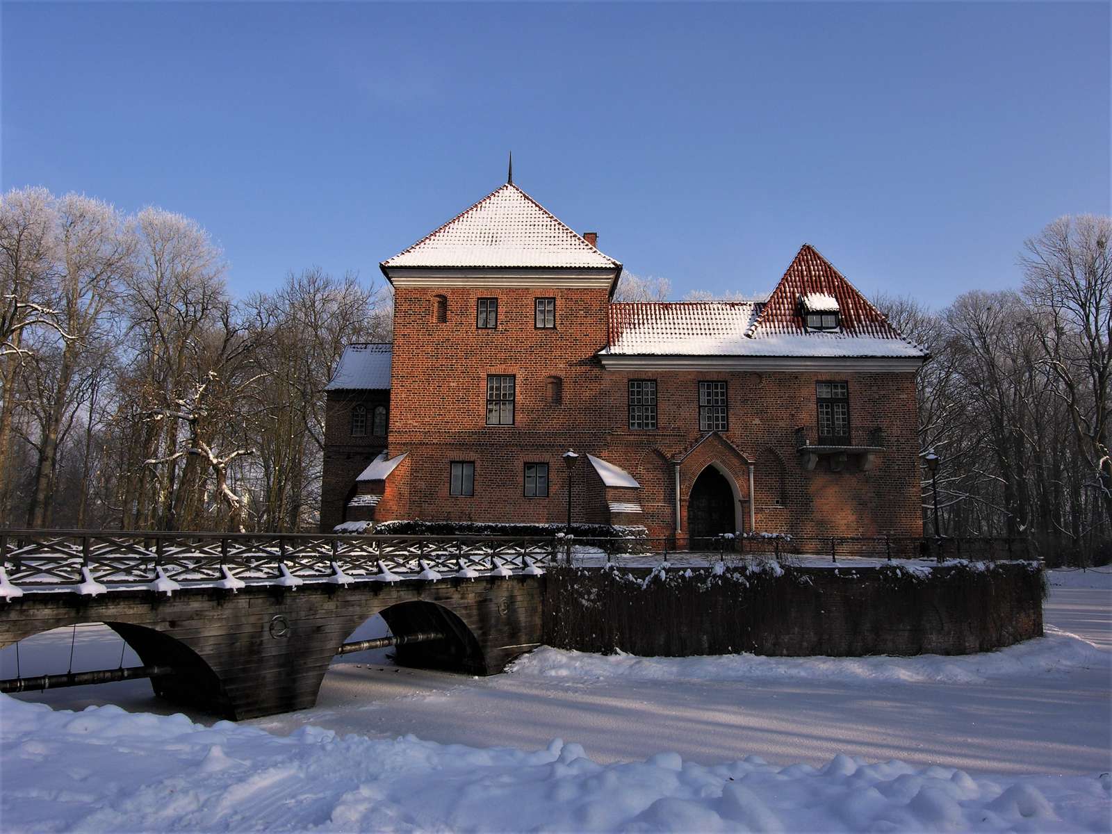 Kasteel in Oporów, provincie provincie Łódź. puzzel online van foto