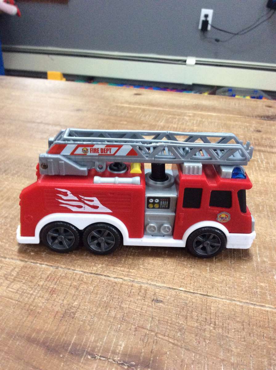Caminhão de bombeiros puzzle online a partir de fotografia
