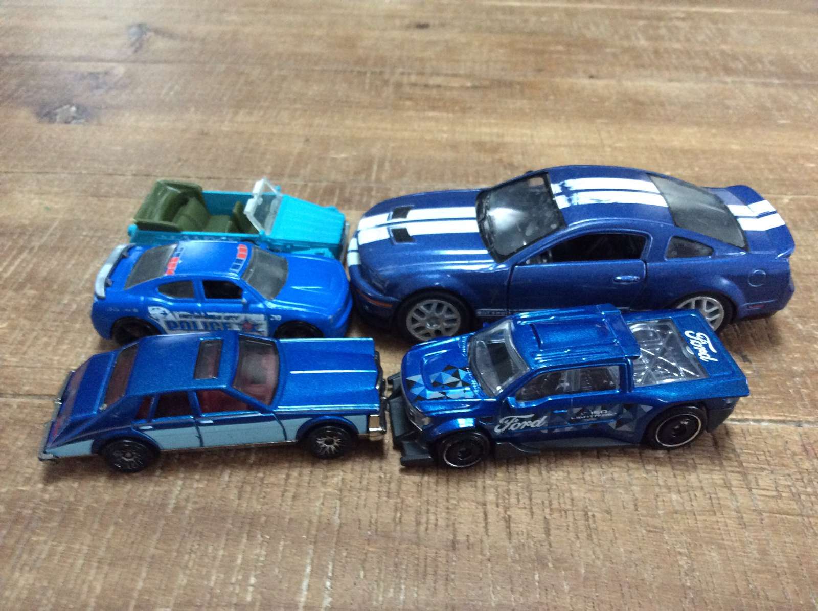 Carros azuis puzzle online a partir de fotografia