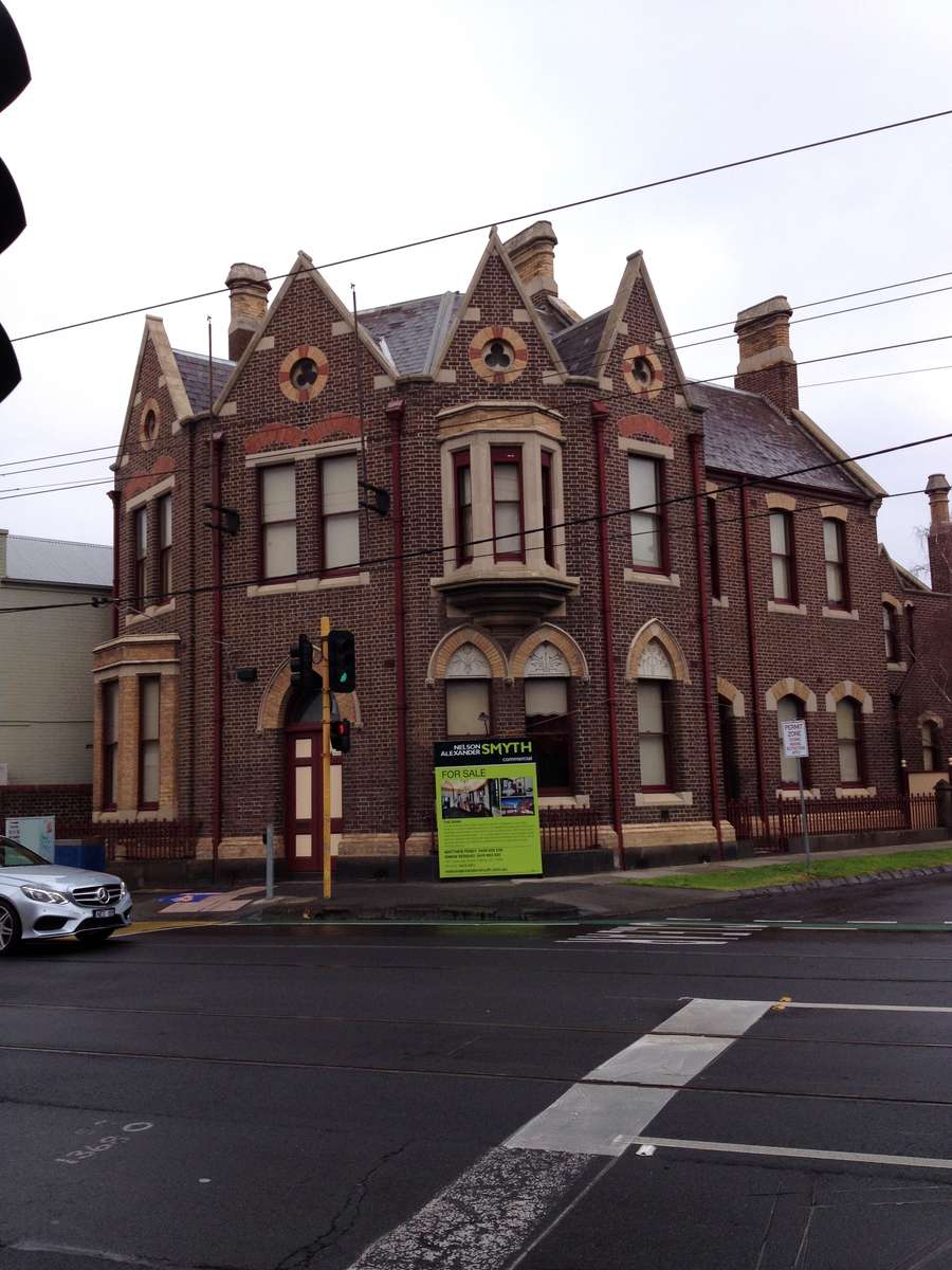 Bldg in Clifton Hill, Vic online puzzle