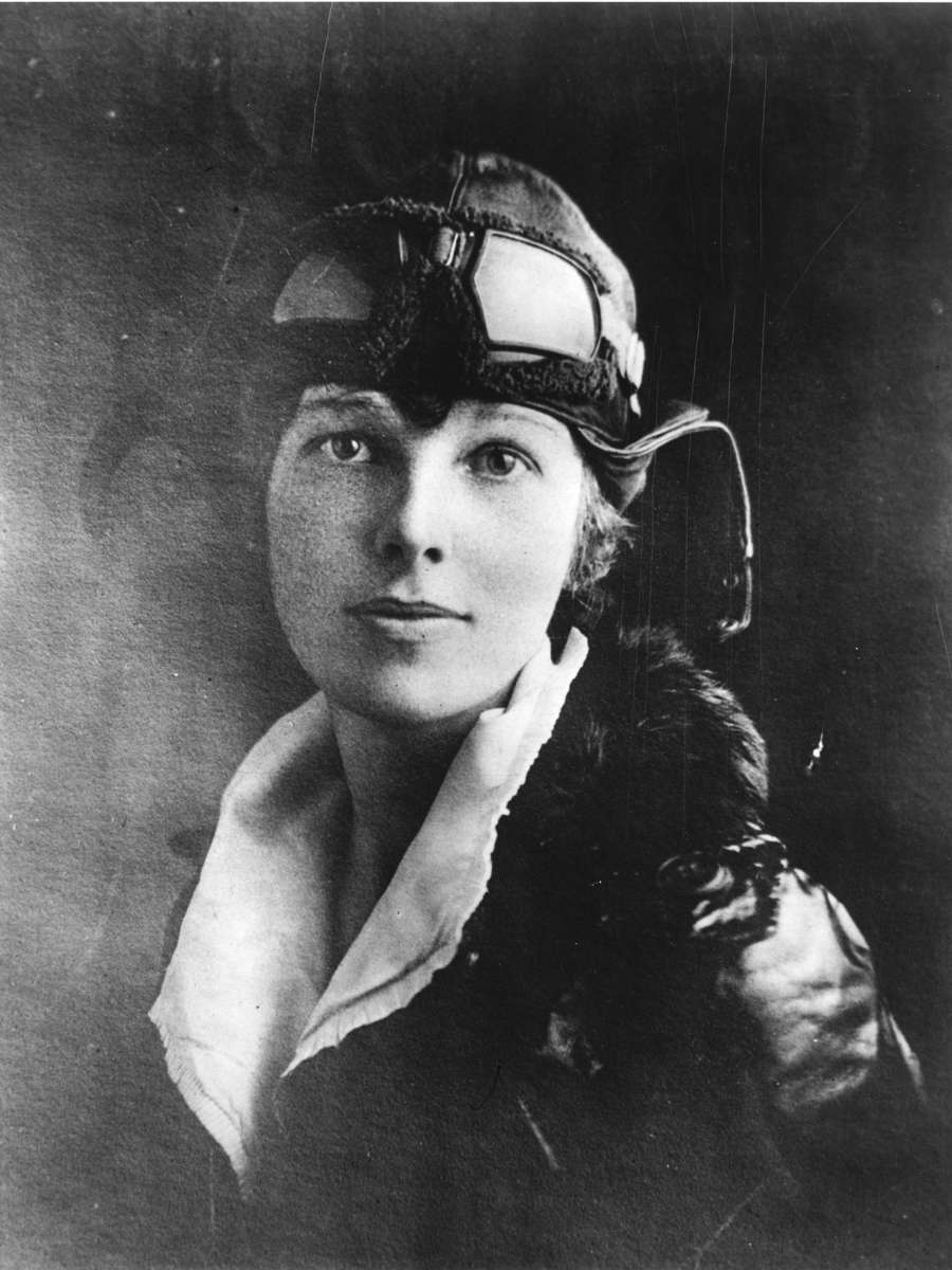 Amelia Earhart puzzle online from photo