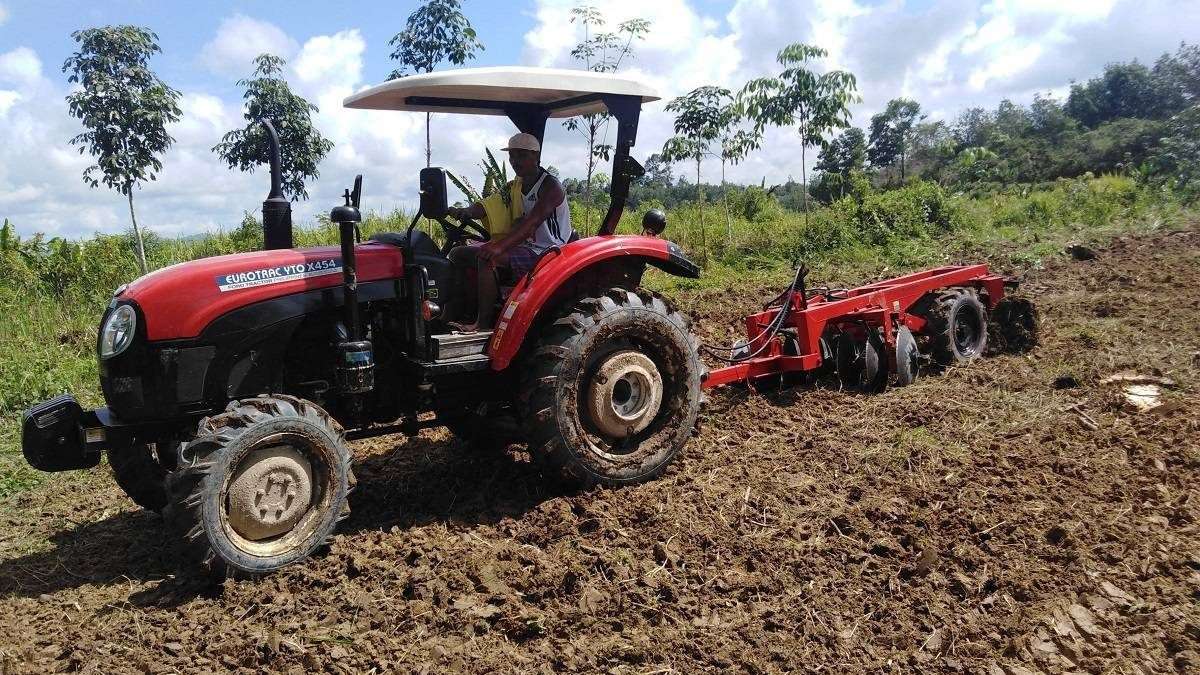 farm equipment puzzle online from photo