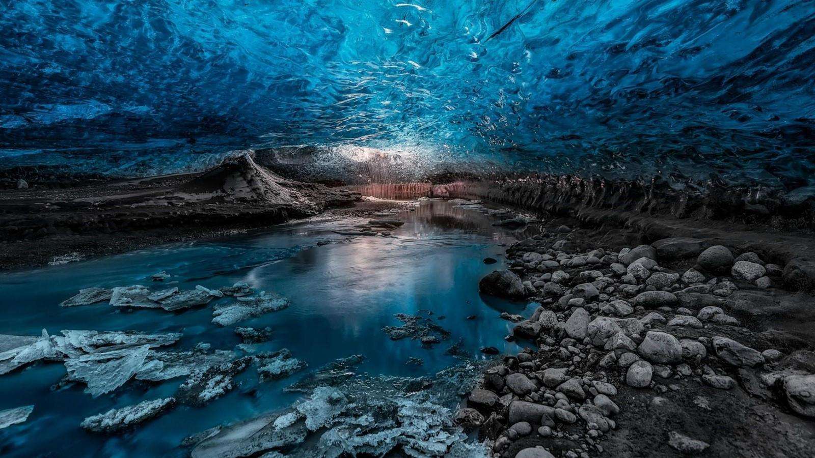Пещера със сини тонове 3 онлайн пъзел от снимка