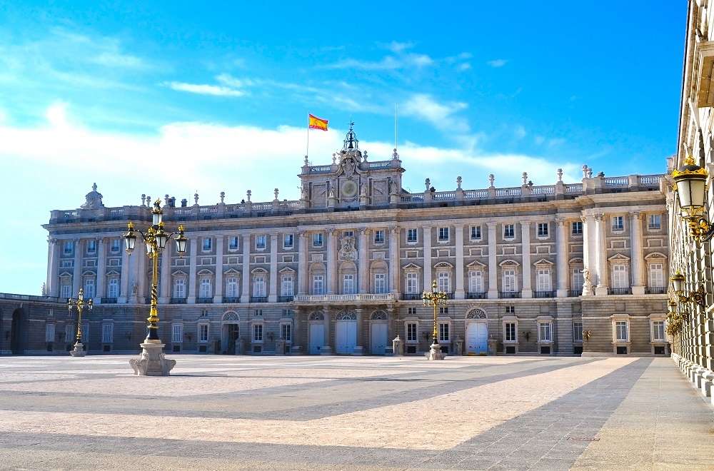 Королевский дворец в Мадриде пазл онлайн из фото