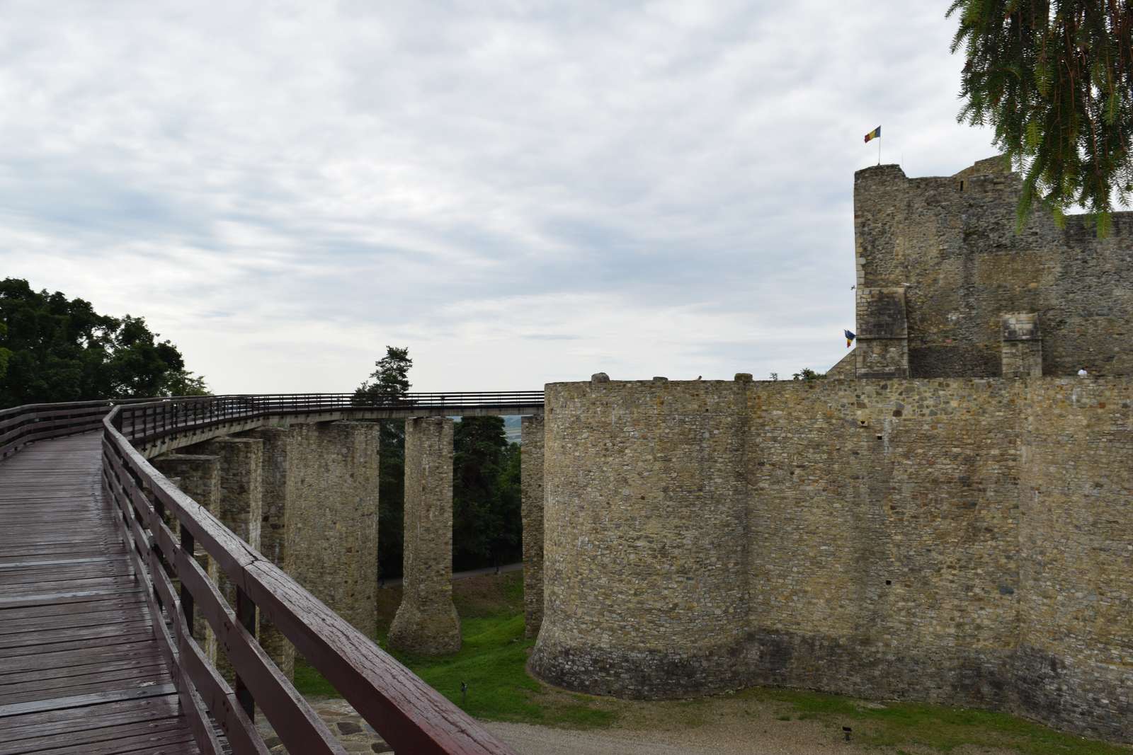 Cetatea Neamț παζλ online από φωτογραφία