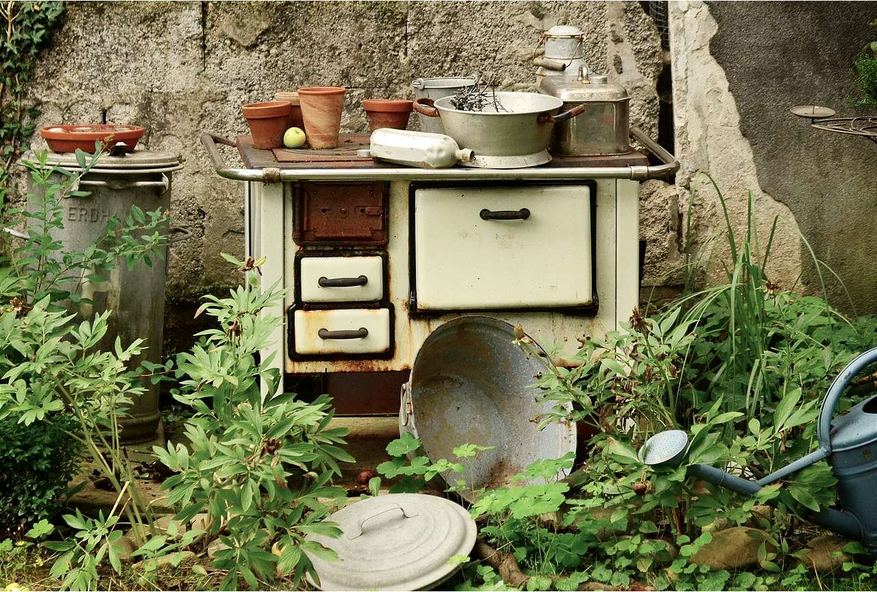 Old kitchen oven puzzle online from photo