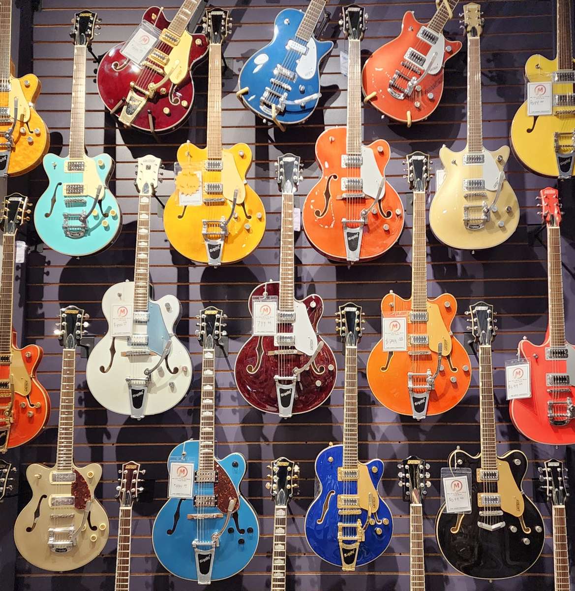 guitarras en la tienda de música rompecabezas en línea