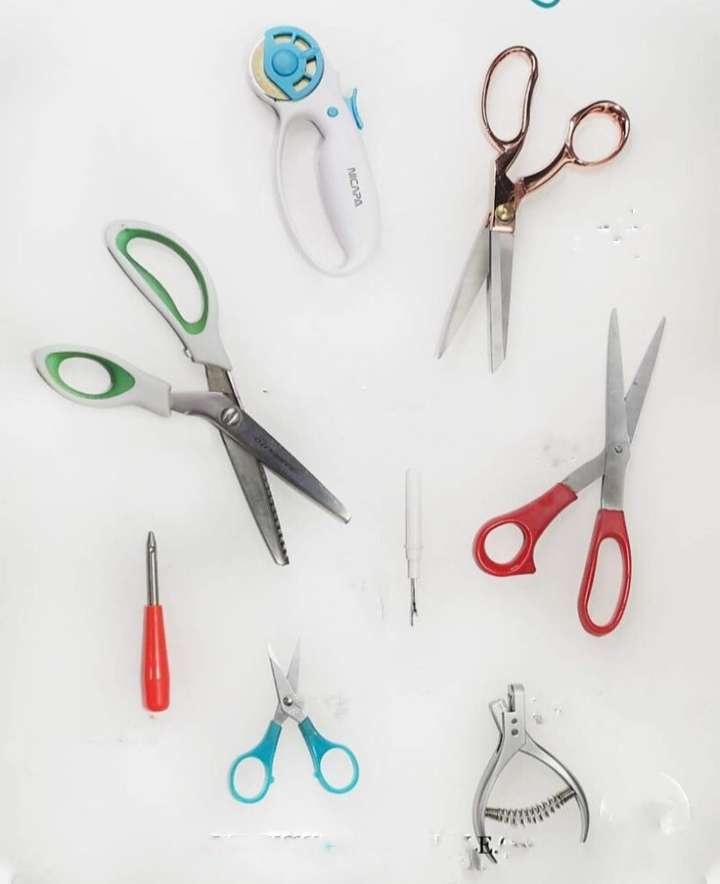 Cutting tools puzzle online from photo