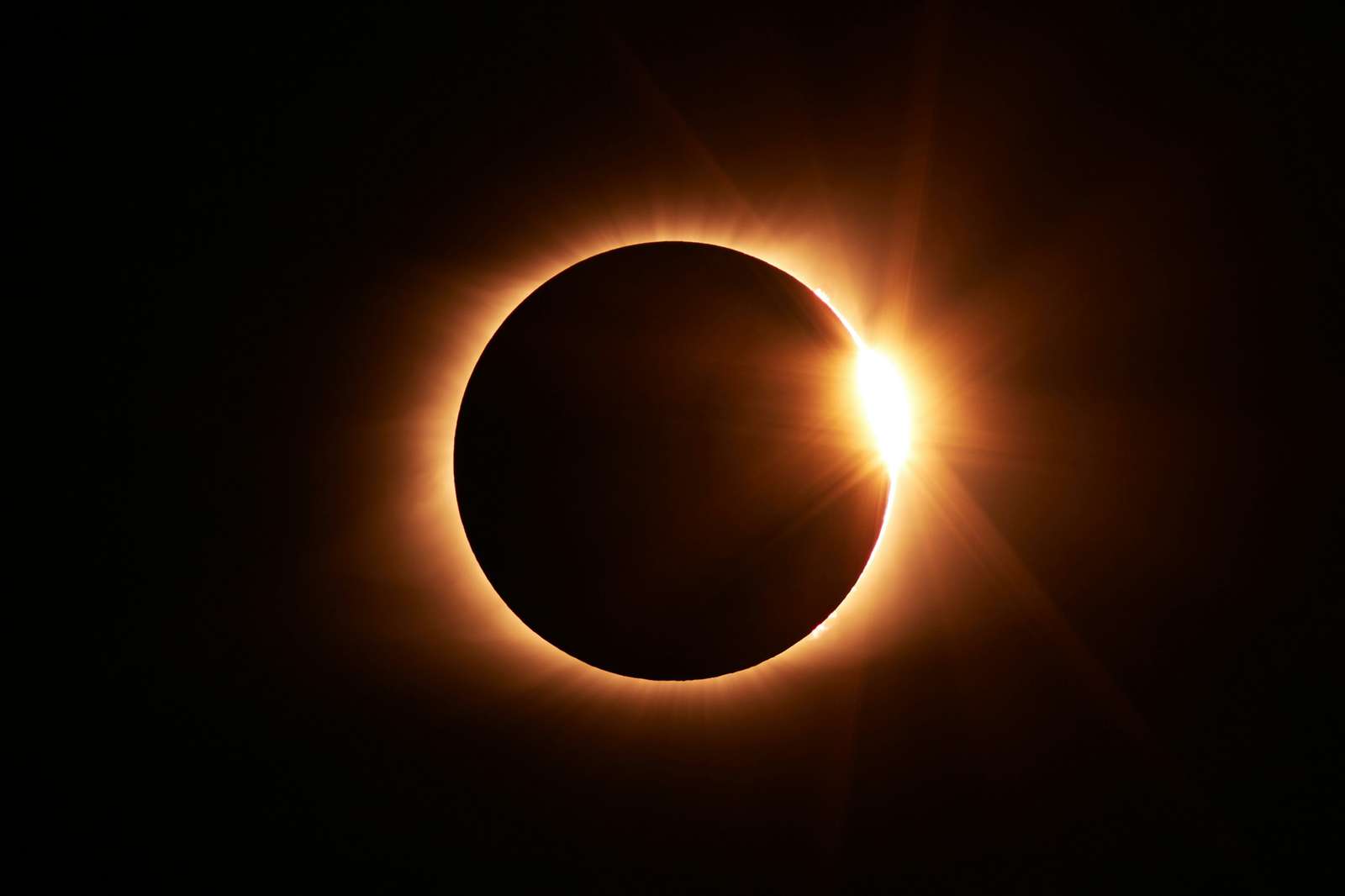 Eclipse in sky puzzle online from photo