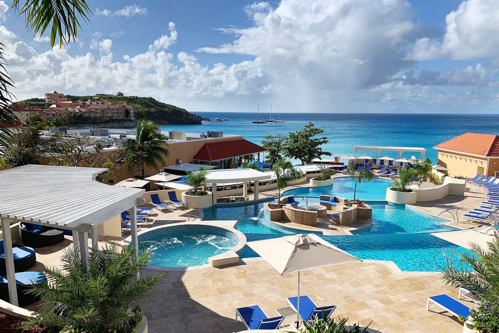 Resort con piscinas puzzle online a partir de foto