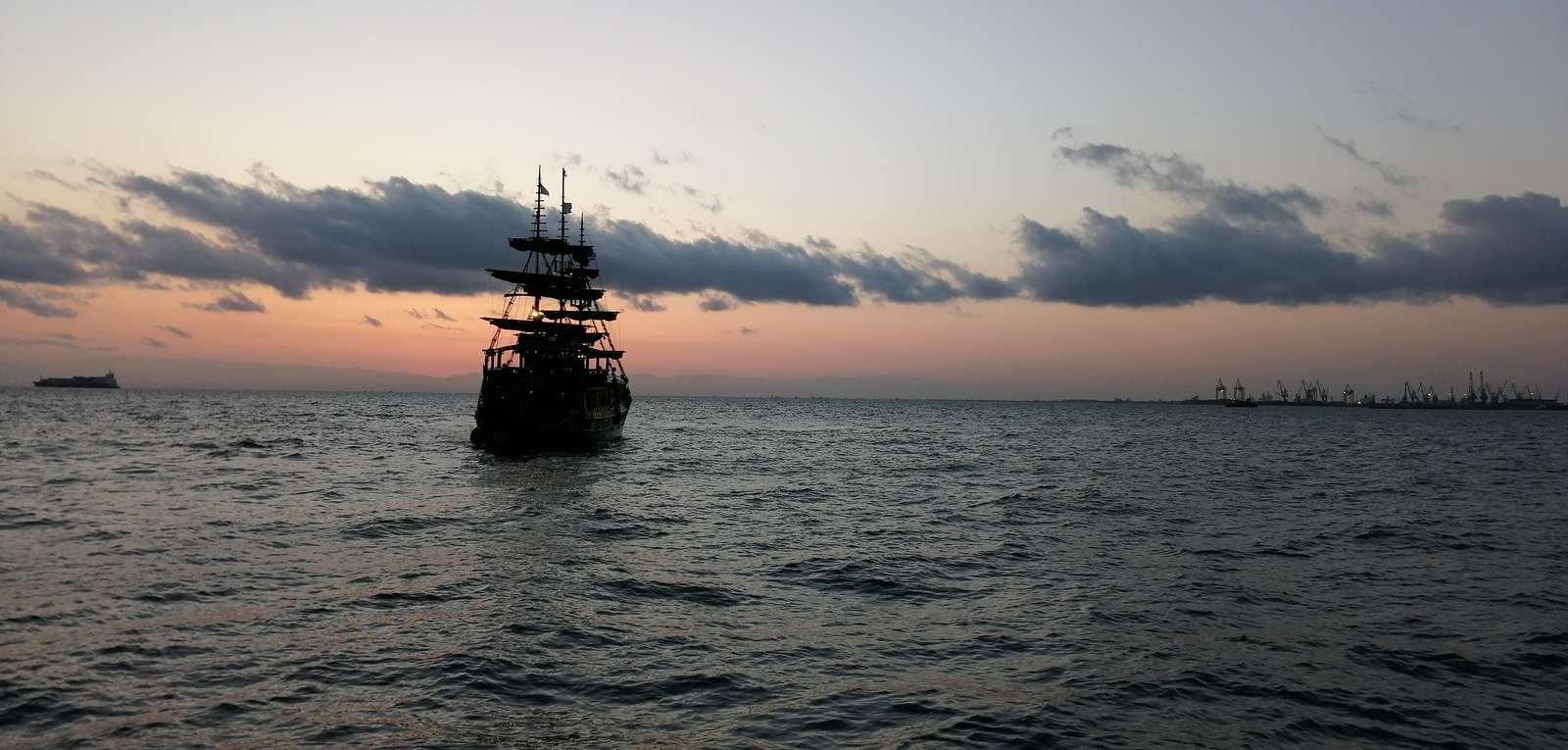 Pirátská loď puzzle online z fotografie