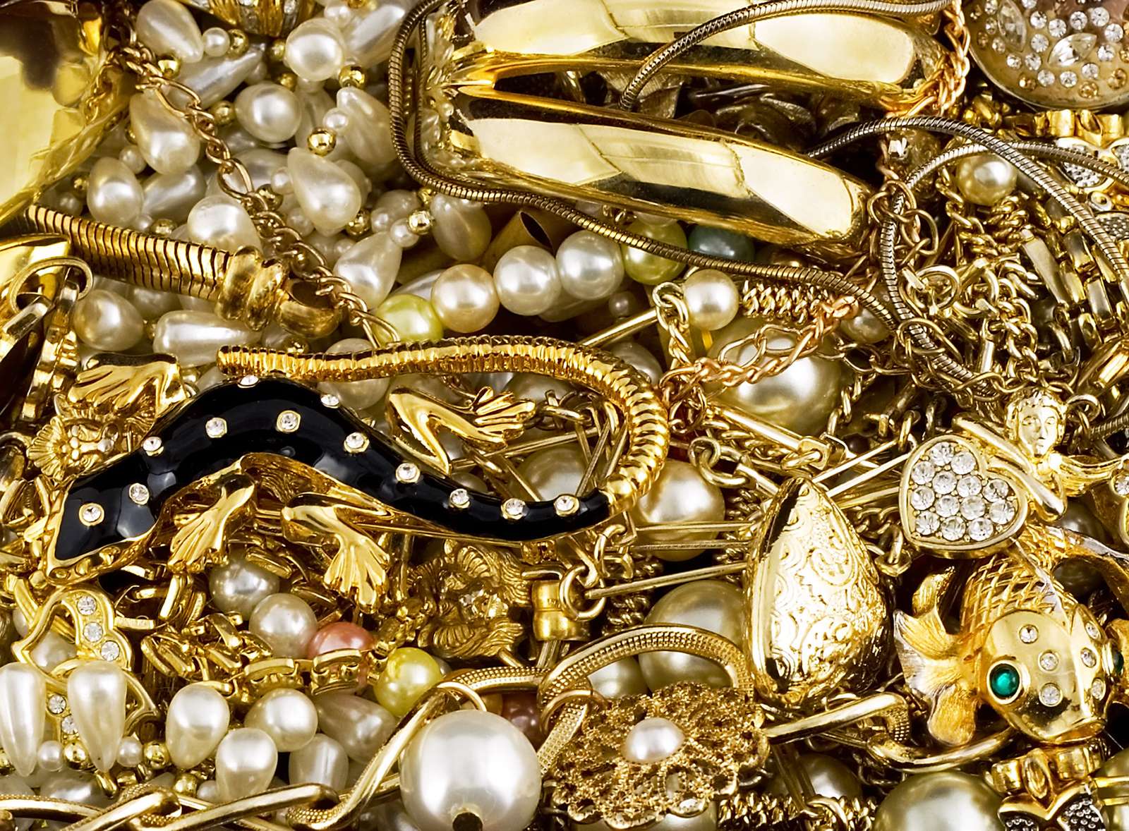 Χρυσά κοσμήματα και άλλα παζλ online από φωτογραφία