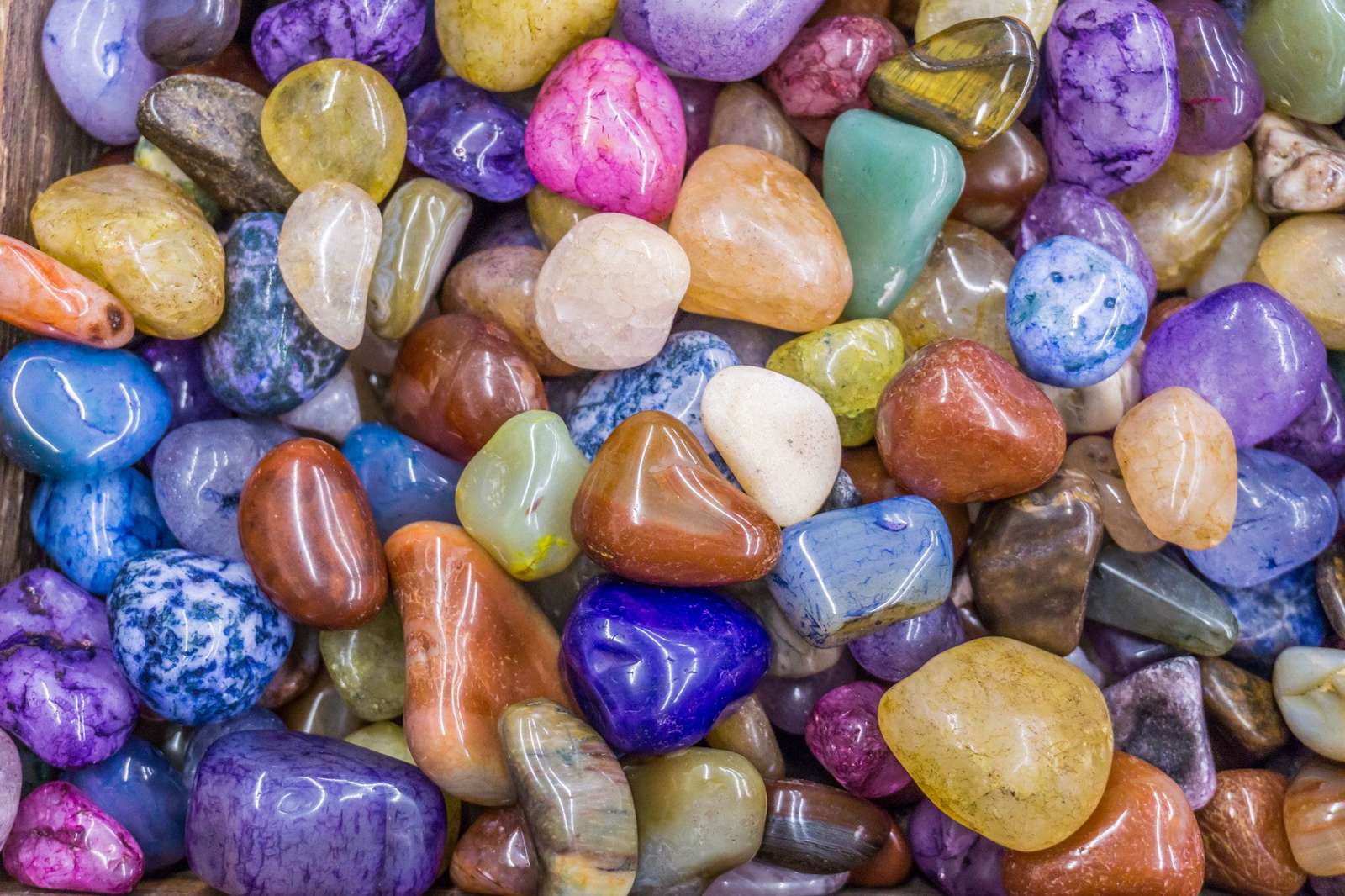 Поліровані різні дорогоцінні камені онлайн пазл